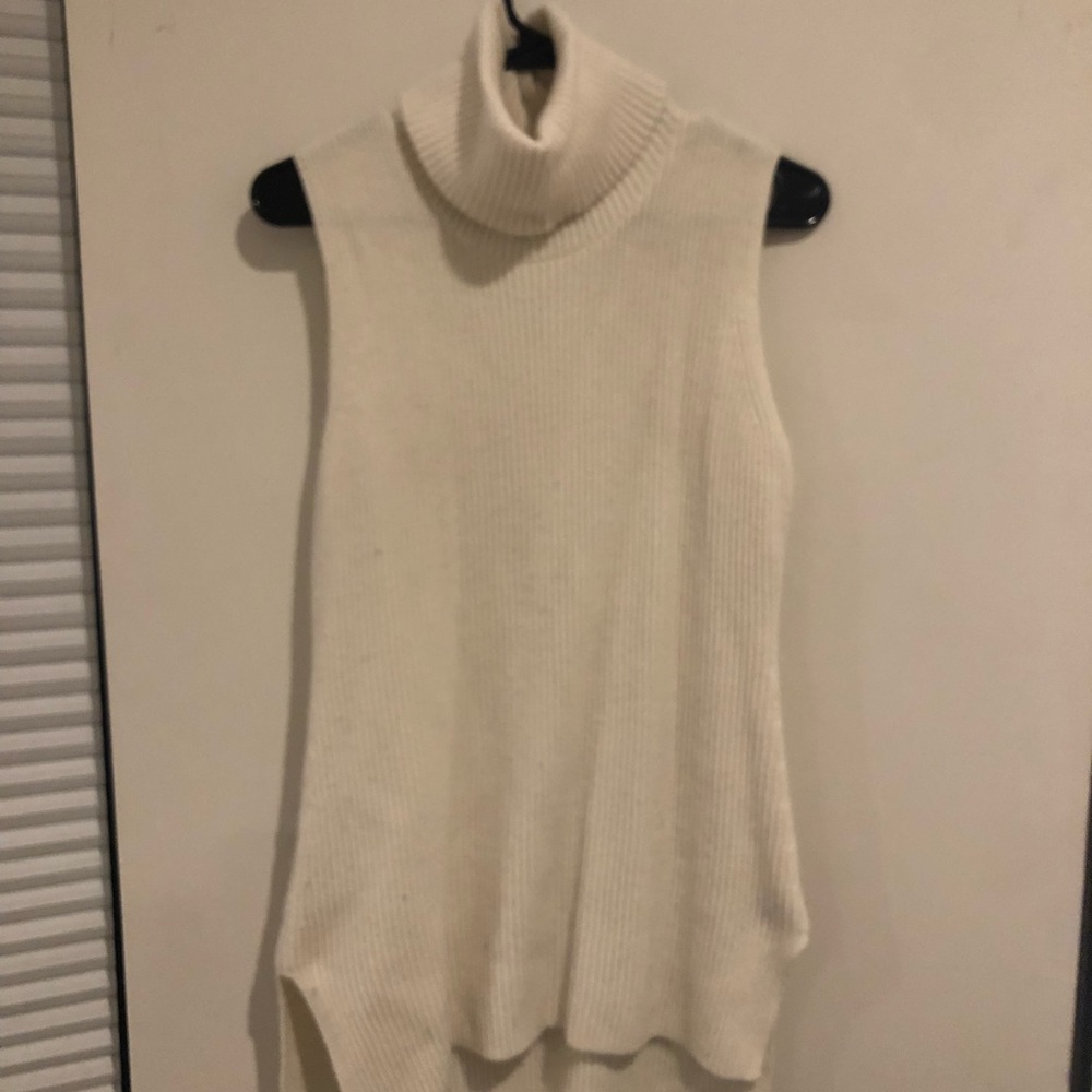 GAP women’s asymmetric turtleneck sweater tank